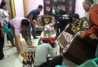 Tim UKL Polres BS menyita ratusan botol minuman keras berbagai merek di kediaman Sahani 