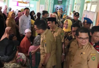 Bupati Bengkulu Selatan H Dirwan Mahmud menemui warga Desa Darat Sawah