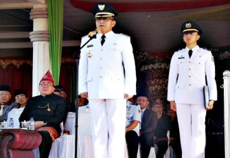 Bupati Bengkulu Selatan H. Dirwan Mahmud bertindak sebagai inspektur upacara HUT ke 68 Kabupaten Bengkulu Selatan 