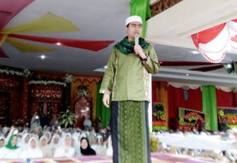 Ustad Solmed saat memberikan siraman rohani kepada masyarakat Bengkulu Selatan