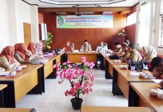  Penandatanagan dan perpanjangan kontrak TPL-IKM  tahun 2012 dan tahun 2013, di kantor Dinas Perindustrian dan Perdaganagan (Disperindag ) Provinsi Bengkulu, Rabu (05/04/2017).