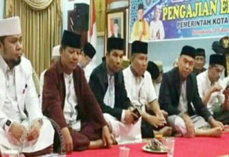 Launching pengajian eksekutif di Balai Kota, Kamis (20/4) malam. 