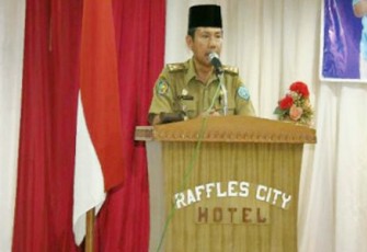 Asisten III Pemerintah Kota Bengkulu, M Husni mewakili Walikota Bengkulu saat membuka secara resmi sarasehan Daerah Menuju Bengkulu Smart City, Senin (10/04). 