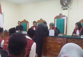 Sidang perdana kasus penjebak Bupati Bengkulu Selatan, Kamis (04/05)