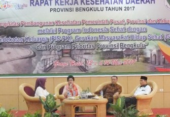 Menteri Kesehatan RI Nila Djuwita F. Moeloek, saat kunjungannya ke Bengkulu menghadiri Rapat Kerja Kesehatan Daerah, Sabtu (13/5/2017)