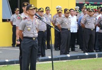 Kapolda Bengkulu pada saat pelaksanaan apel pagi hari ini (17/07/2017) di lapangan apel Mapolda Bengkulu. Foto: (Tribratanewsbengkulu.com)
