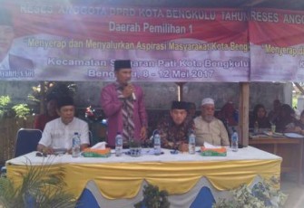 Heri Ifzan memberikan sambutan dan tanggapan terhadap keluhan masyarakat