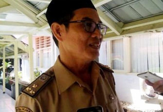 Plt Sekda Provinsi Bengkulu Gotri Suyatno usai diperiksa peyidik Kejati Bengkulu, Selasa (11/07/2017).