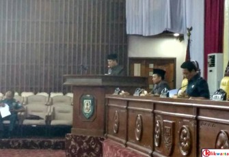 Paripurna membahas laporan Badan anggaran (Banggar) terkait LKPJ 2016 dan Raperda usulan tentang hak dan tunjangan administratif dewan, Jumat (04/08/2017).