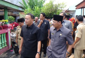 Plt Gub kunjungi korban kebakaran