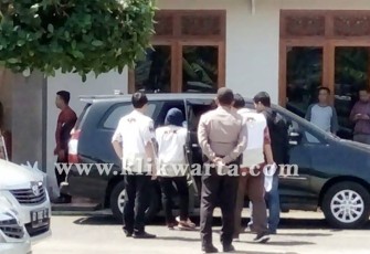 Rekonstruksi OTT KPK di Kediaman RM, Rabu (02/08/2017)