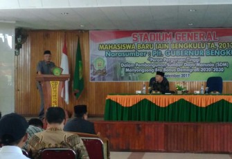 Rektor IAIN Bengkulu Prof Dr Sirajuddin saat membuka acara stadium general di Auditorium IAIN Bengkulu, Kamis (07/09/2017).