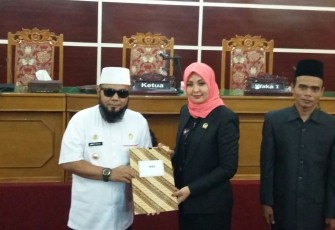 Penandatanganan KUA-PPAS APBD Perubahan 2017 Kota Bengkulu, Kamis (28/09/2017).