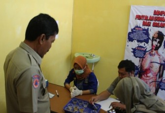 BNN Kota Bengkulu melakukan tes urine kepada seluruh PNS di Badan Penanggulangan Bencana Daerah (BPBD) Kota Bengkulu