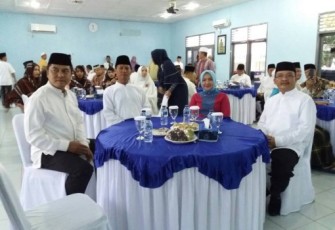 Wawalikota Bengkulu mengikuti buka puasa bersama yang digelar oleh Danlanal di Markas Komando (Mako) Lanal