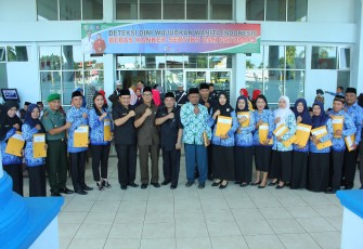 Foto bersama usai upacara peringatan hari kesehatan nasional ke 53 bertempat di Halaman RSUD M. YUNUS