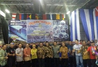 Pemkot Bengkulu menggelar pembagian hadiah Bengkulu Triathlon 2017