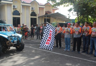 Plt Gub Bengkulu Rohidin Mersyah, Saat Melaksanakan Pelepasan Peserta Rafflesia Bhayangkara Offroad X-Pedition (RBOX) 2017