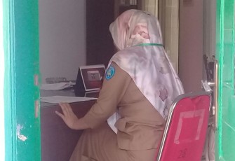 Salah satu ASN DPPKA saat diperiksa 