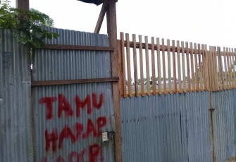 Segel di pintu gerbang salah satu tambak udang di Kaur diduga sengaja dilepas