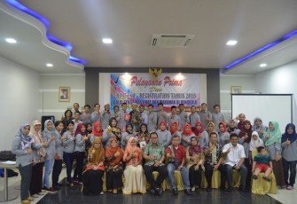 Foto bersama Pelayanan Prima dan Bimtek E-Registration.