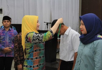 Asisten II bidang Perekonomian dan Pembangunan Provinsi Bengkulu Yuliswani Dalam Bimbingan Teknis Pengelolaan Keuangan dan Aset Desa