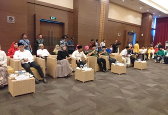 Empat paslon saat mengikuti Rapat pleno penetapan pasangan calon Walikota dan Wakil Walikota Bengkulu,Senin (12/02/2018) di Hotel Santika Bengkulu.