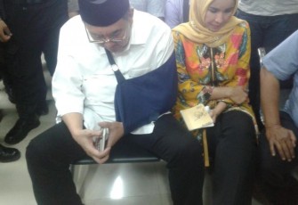 Ridwan Mukti dan istrinya Lily Martiani Maddari saat menjalani sidang vonis di PN Tipikor Bengkulu, Kamis (11/01/2018) lalu.