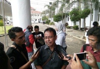 Ahmad Suprio perwakilan nelayan Pulau Baai.