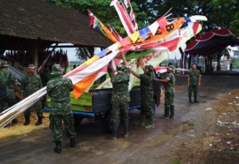 Pemasangan umbul-umbul penutupan TMMD