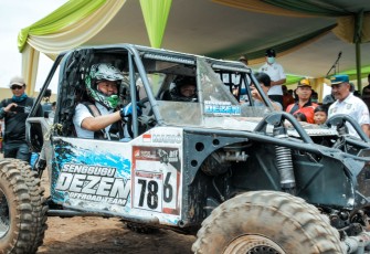 Test Drive mobil Offroad oleh Plt Gubernur saat membuka Bengkulu extreme chalange 2018.