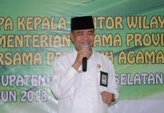 Kepala Kantor Wilayah Kementerian Agama Provinsi Bengkulu Drs. H. Bustasar MS, M.Pd