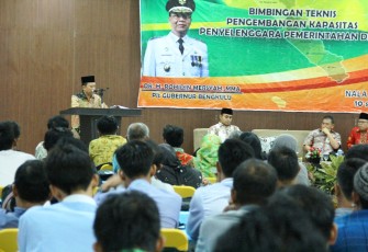 Asisten I Bidang Pemerintahan dan Kesra Setda Provinsi Bengkulu Hamka Sabri hadir dan meresmikan pembukaan Bimtek Pengembangan Kapasitas Penyelenggara Pemdes Provinsi Bengkulu 2018,