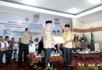 Menteri Sosial Republik Indonesia Idrus Marham Mengukuhkan Plt Gubernur Rohidin Mersyah Menjadi Pembina TAGANA Provinsi Bengkulu