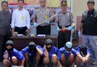 Polres Rejang Lebong menyampaikan rilis penangkapan lima ABG terduga pembunuhan dan perampokan
