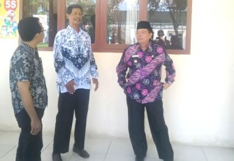 Penjabat Walikota Bengkulu Budiman Ismaun melakukan peninjauan Autis Center