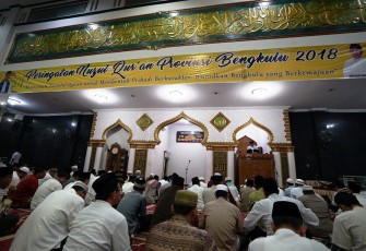 Mewakili Plt Gubernur Bengkulu, Asisten I Setda Provinsi Bengkulu Hamka Sabri hadir pada Peringatan Nuzulul Qur’an.