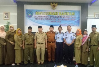 Asisten I Pemerintah Kota Bengkulu Fachriza Razie Foto Bersama 