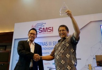 Menteri Komunikasi dan Informatika RI bersama Ketua Umum SMSI Auri Jaya usai membuka Rakernas III SMSI di Hotel Sari Pasifik Jakarta