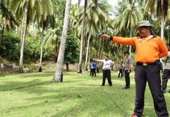 Latihan Menembak jajaran Polres Kaur