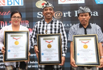 Desa Duda Timur, Kecamatan Selat, Kabupaten Karangasem, Bali meraih tiga rekor Museum Rekor-Dunia Indonesia (MURI) 