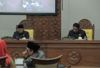 Sekda Provinsi Bengkulu Nopian Andusti, SE. MT menghadiri Rapat Paripurna DPRD Provinsi Bengkulu yang ke -VI Masa Persidangan ke- III Tahun Sidang 2018