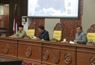 Plt Gubernur Bengkulu Rohidin Mersyah, menghadiri Rapat Paripurna DPRD Provinsi Bengkulu yang ke - V Masa Persidangan ke - III Tahun Sidang 2018