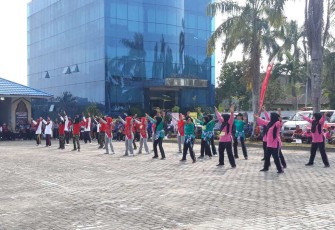 Warga ikuti lomba senam Germas