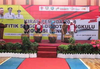 Pembukaan Kirab Pemuda 2018 Titik Singgah di Provinsi ditandai dengan pemukulan alat musik Dol.