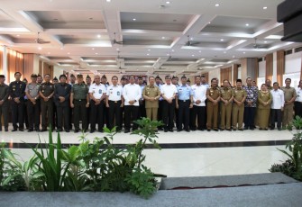 Plt Gubernur Bengkulu Rohidin Mersyah Foto bersama Menteri Hukum dan Ham RI Yasonna H Laoly