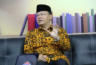 Plt Gub saat wawancara di salah satu stasiun televisi lokal Bengkulu.