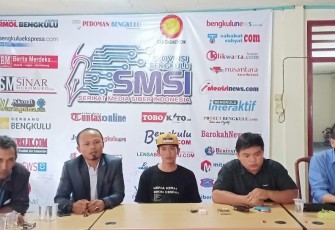 Sekretaris SMSI Provinsi Bengkulu Wibowo Susilo dan Pengurus SMSI Gelar Konferensi Pers 