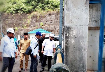 Walikota Bengkulu Helmi Hasan dan Wakil Walikota Bengkulu Dedy Wahyudi meninjau langsung Instalasi Pengolahan Air (IPA) di PDAM Kelurahan Surabaya pada Selasa (16/10/2018)