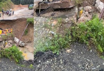 Jalan dan jembatan terputus di Putri Hijau akibat hujan deras